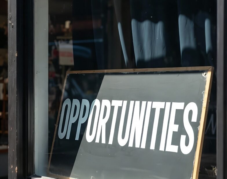 Work Permit in the UK Offering Job Opportunities